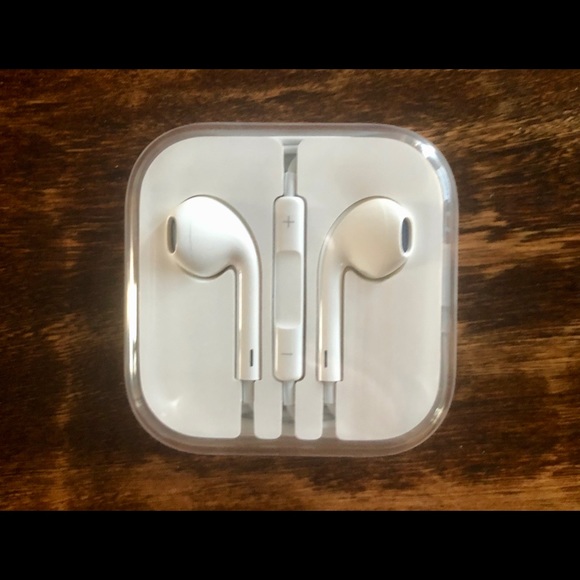 ❌SOLD OUT❌ Apple EarPods with 3.5mm Headphone Plug - NWT - Picture 2 of 11